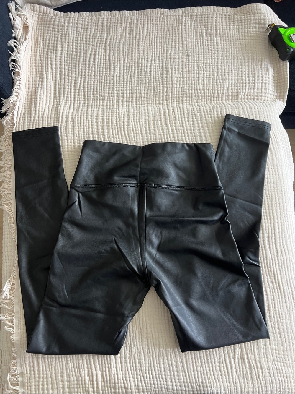 Faux Leather High-Waist Leggings - Black - Picture 3 of 6